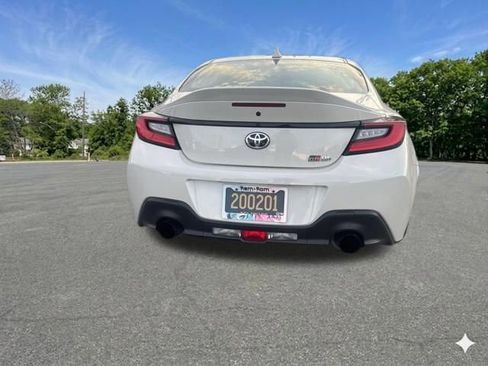 Used 2022 Toyota GR86 Premium w/ ALL Weather Mat Package (TMS) RWD image 7