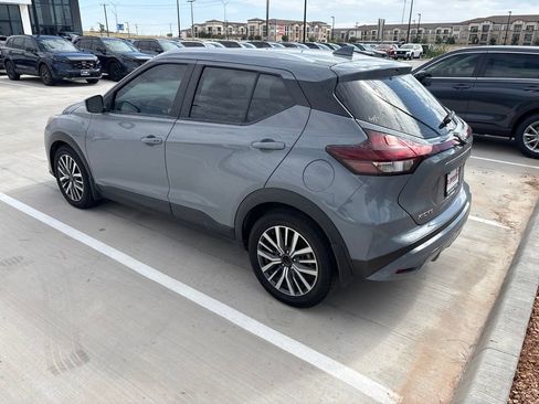 Used 2024 Nissan Kicks SV FWD image 3