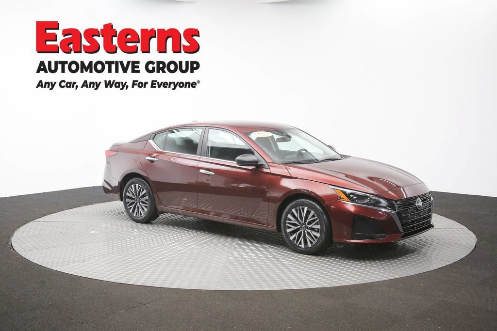 Used 2025 Nissan Altima 2.5 SV FWD image 46