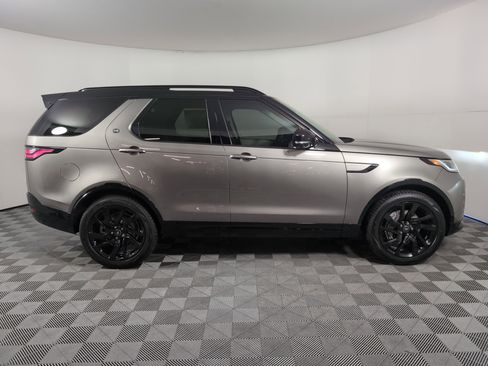 Used 2025 Land Rover Discovery Dynamic SE image 7