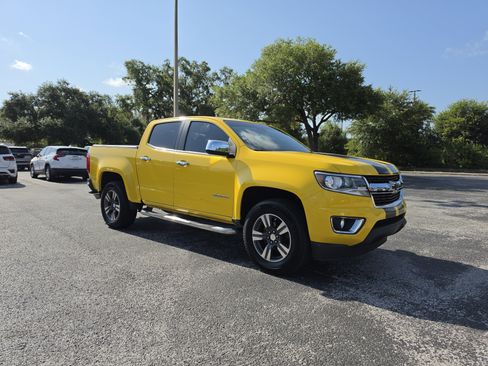 Used 2015 Chevrolet Colorado LT w/ Luxury Package RWD image 2