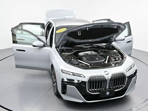 Used 2024 BMW 740i xDrive w/ Premium Package AWD/4WD image 50