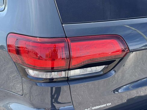 Used 2018 Jeep Grand Cherokee Altitude image 11