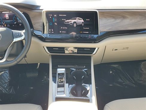 Certified 2025 Volkswagen Atlas SE image 18