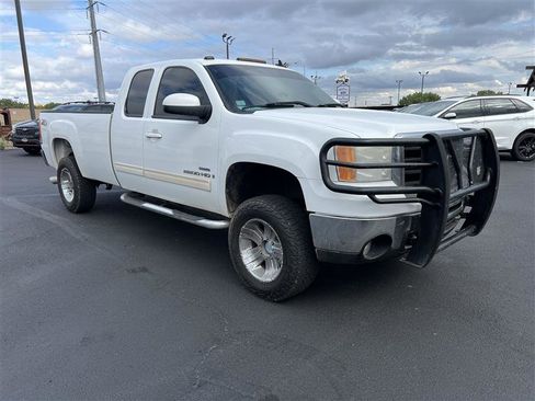 Used 2007 GMC Sierra 2500 SLT w/ Z71 Off-Road Package image 2