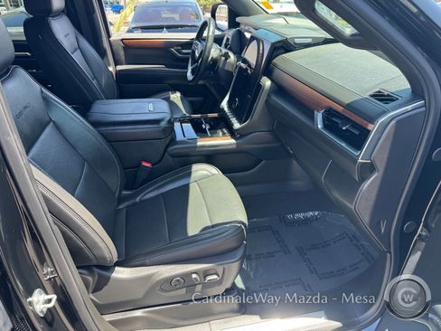 Used 2025 GMC Yukon XL Denali AWD/4WD image 27