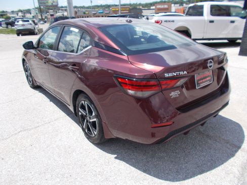 Used 2024 Nissan Sentra SV FWD image 8