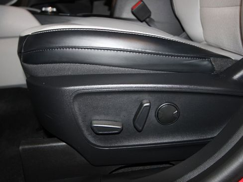 Used 2025 Ford Escape SE w/ Class II Trailer Tow Package FWD image 7