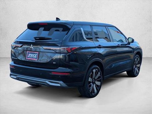 Used 2025 Mitsubishi Outlander SE image 5