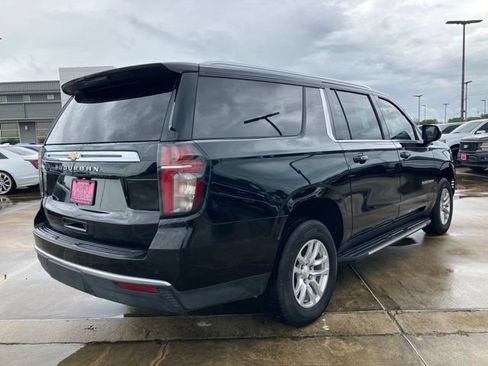 Used 2023 Chevrolet Suburban LS RWD image 7