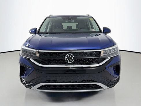 Used 2024 Volkswagen Taos SE AWD/4WD image 2
