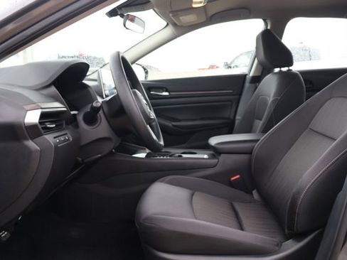 Used 2025 Nissan Altima 2.5 SV FWD image 9