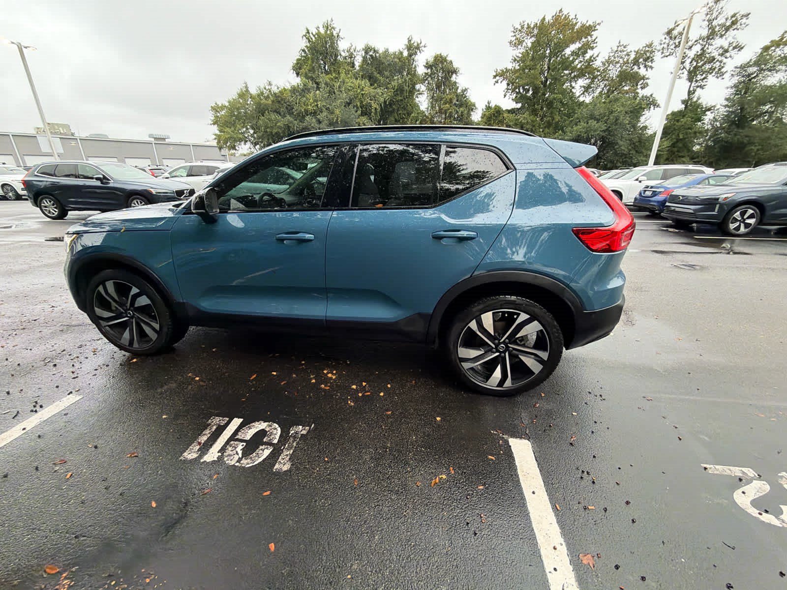 Certified 2024 Volvo XC40 B5 Ultimate w/ Protection Package Premier AWD/4WD image 12