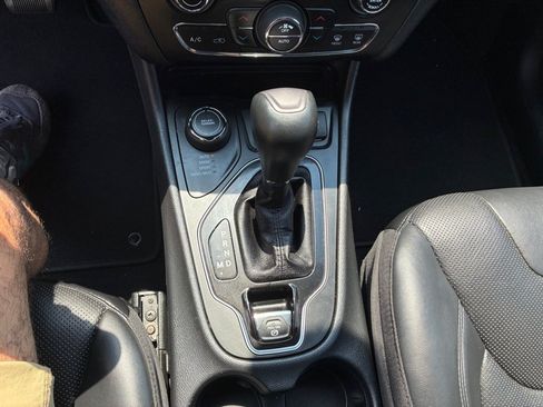 Used 2020 Jeep Cherokee Limited w/ Luxury Group AWD/4WD image 21