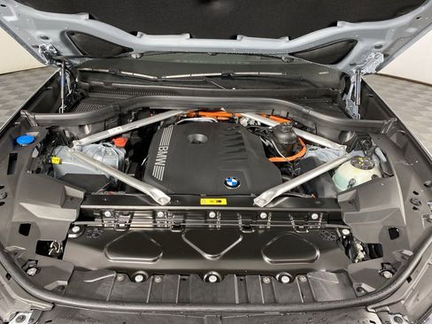 New 2026 BMW X5 xDrive50e image 4