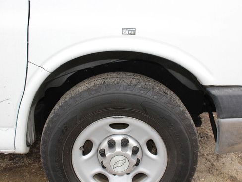 Used 2014 Chevrolet Express 2500 RWD image 19