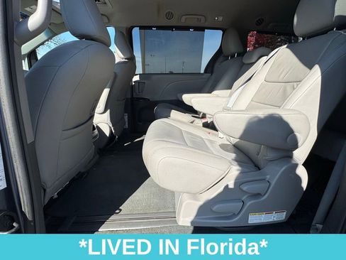 Used 2016 Toyota Sienna XLE image 16