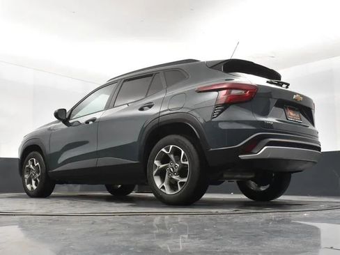 Used 2025 Chevrolet Trax LT image 12