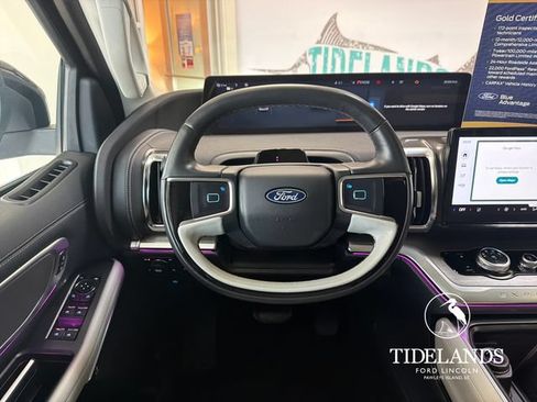 Certified 2025 Ford Expedition Platinum AWD/4WD image 17