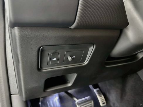 New 2026 Land Rover Discovery Limited Edition AWD/4WD image 10