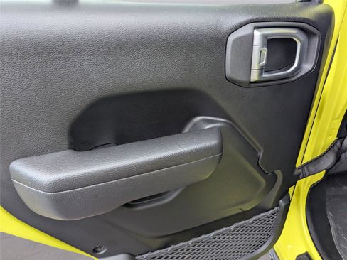 Used 2024 Jeep Wrangler Sport S image 12