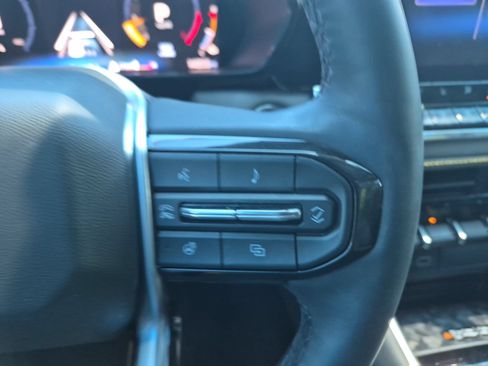 Used 2026 Chevrolet Colorado ZR2 w/ Technology Package AWD/4WD image 22