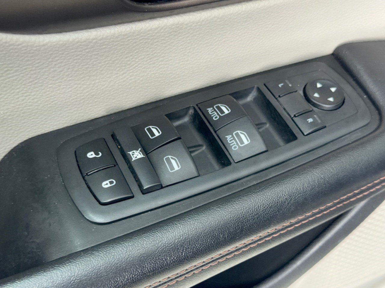Used 2019 Chrysler Pacifica Touring-L FWD image 15
