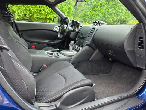 Used 2016 Nissan 370Z Coupe RWD image 22