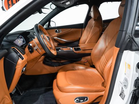Used 2022 Aston Martin DBX AWD/4WD image 8