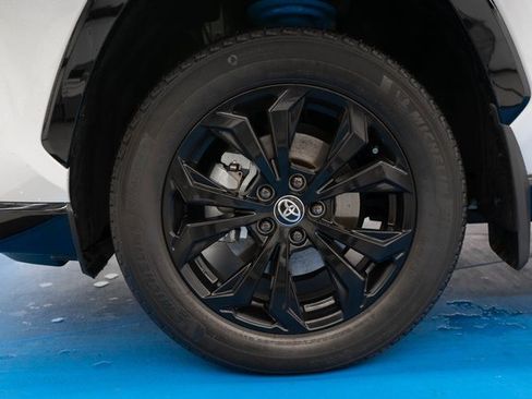 Used 2024 Toyota RAV4 SE image 6