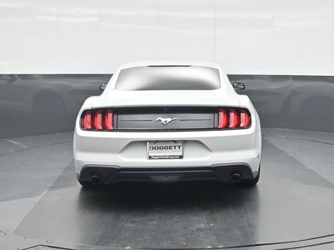Used 2018 Ford Mustang Coupe RWD image 13