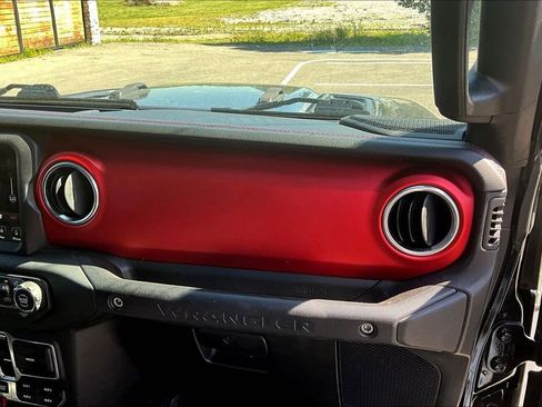 Used 2018 Jeep Wrangler Unlimited Rubicon AWD/4WD image 13