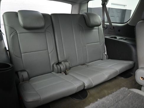 Used 2015 Chevrolet Suburban LT image 16