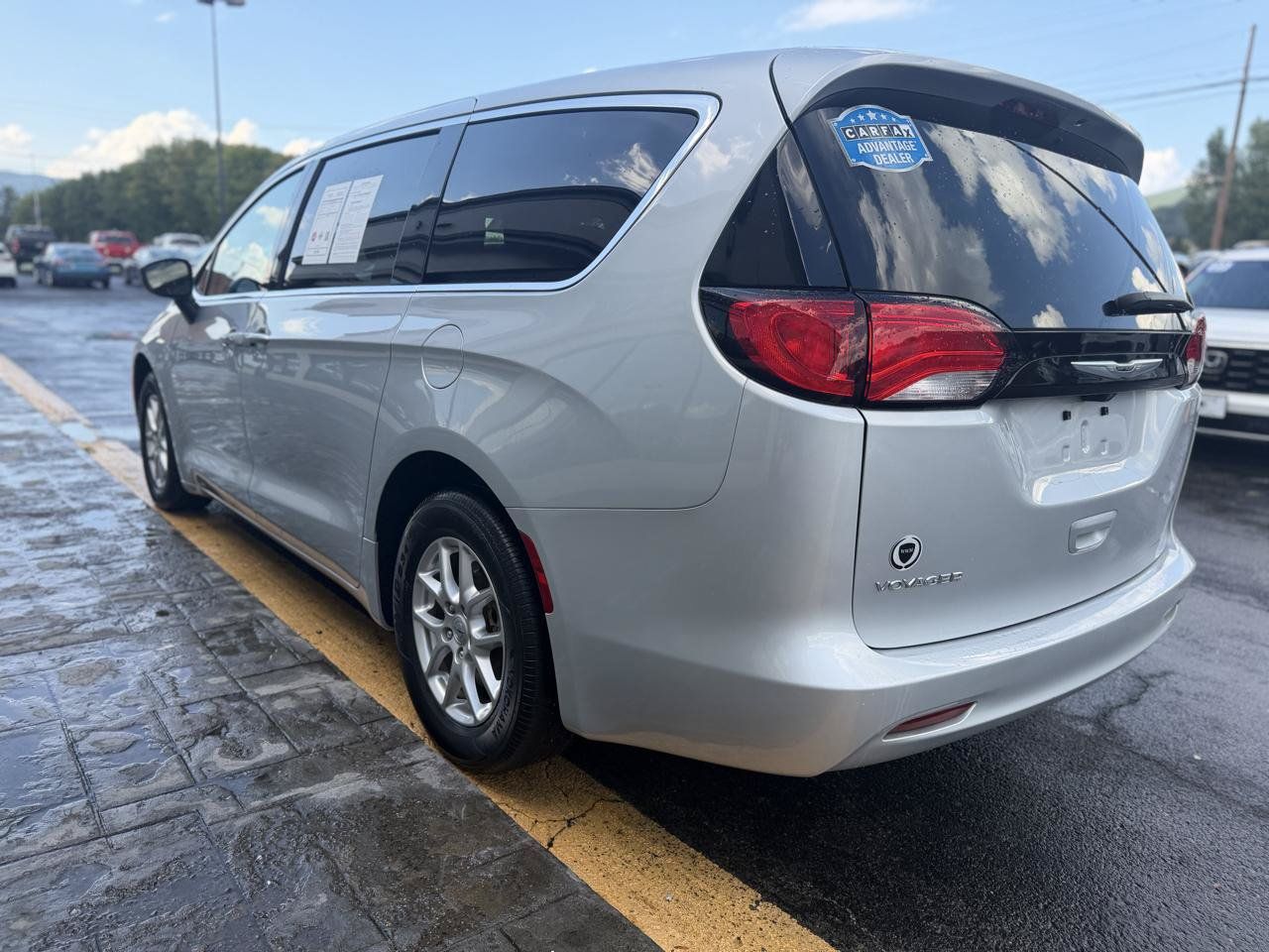 Used 2024 Chrysler Voyager LX FWD image 6