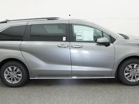 New 2026 Toyota Sienna XLE FWD image 14