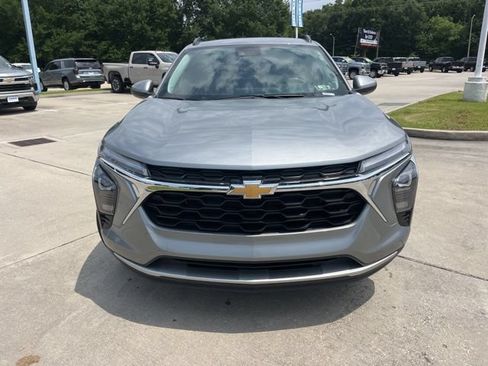 Used 2025 Chevrolet Trax LT w/ LT Convenience Package FWD image 11