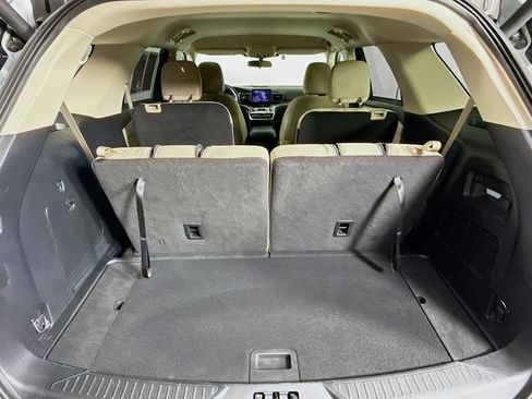 Used 2022 Ford Explorer XLT image 32