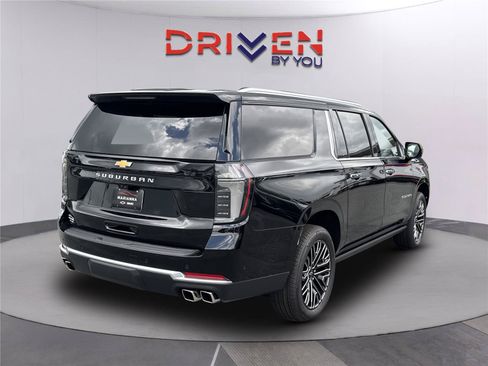 New 2026 Chevrolet Suburban High Country RWD image 4