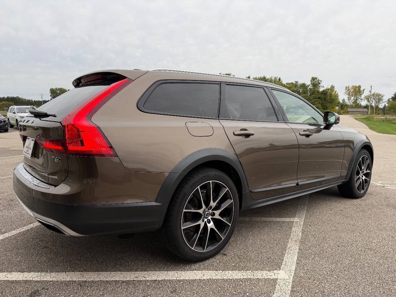 Used 2018 Volvo V90 T6 Cross Country w/ Convenience Package AWD/4WD image 6