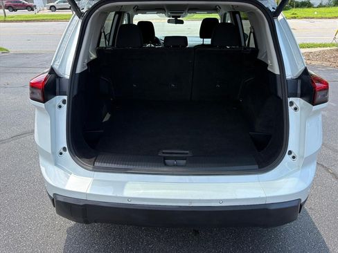 Used 2024 Nissan Rogue SV AWD/4WD image 23