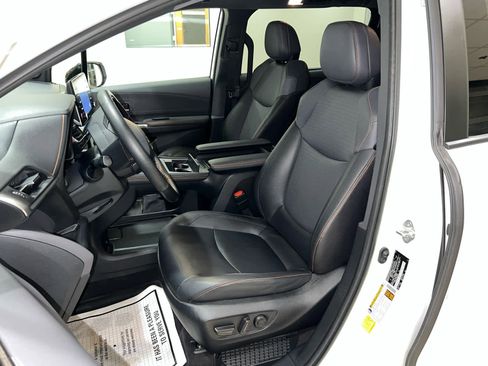 Used 2022 Toyota Sienna XSE w/ XSE Plus Package AWD/4WD image 17
