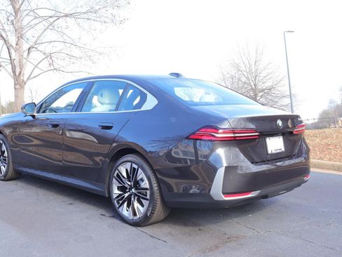 Used 2025 BMW 530i w/ Executive Package image 6