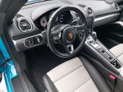 Used 2018 Porsche 718 Boxster image 4