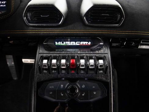 Used 2018 Lamborghini Huracan Performante image 18