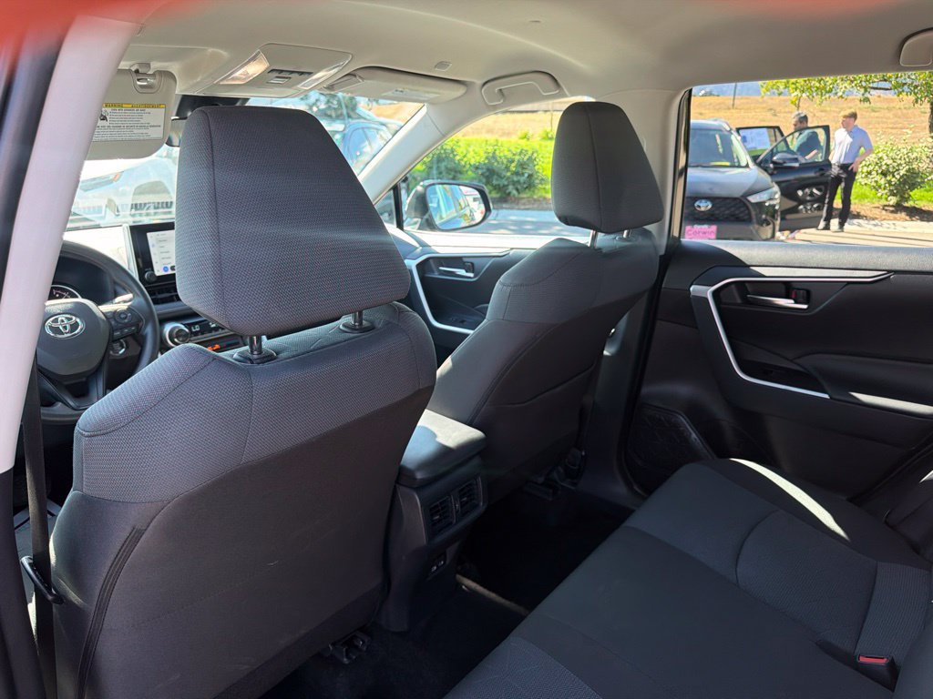Used 2025 Toyota RAV4 XLE AWD/4WD image 21