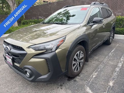 Used 2025 Subaru Outback Premium AWD/4WD image 1