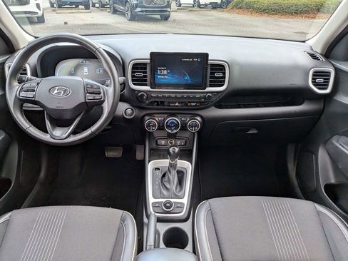 Used 2025 Hyundai Venue Limited FWD image 14
