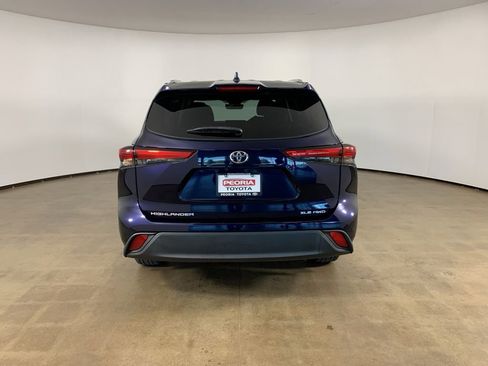 Used 2023 Toyota Highlander XLE AWD/4WD image 10