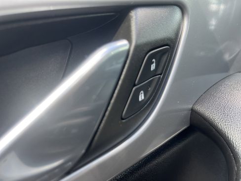 Used 2023 Chevrolet Blazer LT image 15