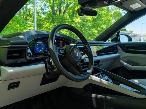 New 2026 Porsche Macan 4 Electric AWD/4WD image 5